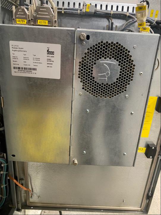 Roboty przemysłowe, maszyny do obróbki metalu, urządzenia pomiarowe i testujące itp.-11